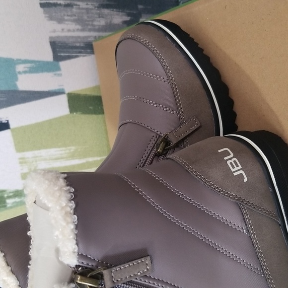 JBU Woman Snowbound In Taupe Size 6 M NIB - Picture 8 of 9
